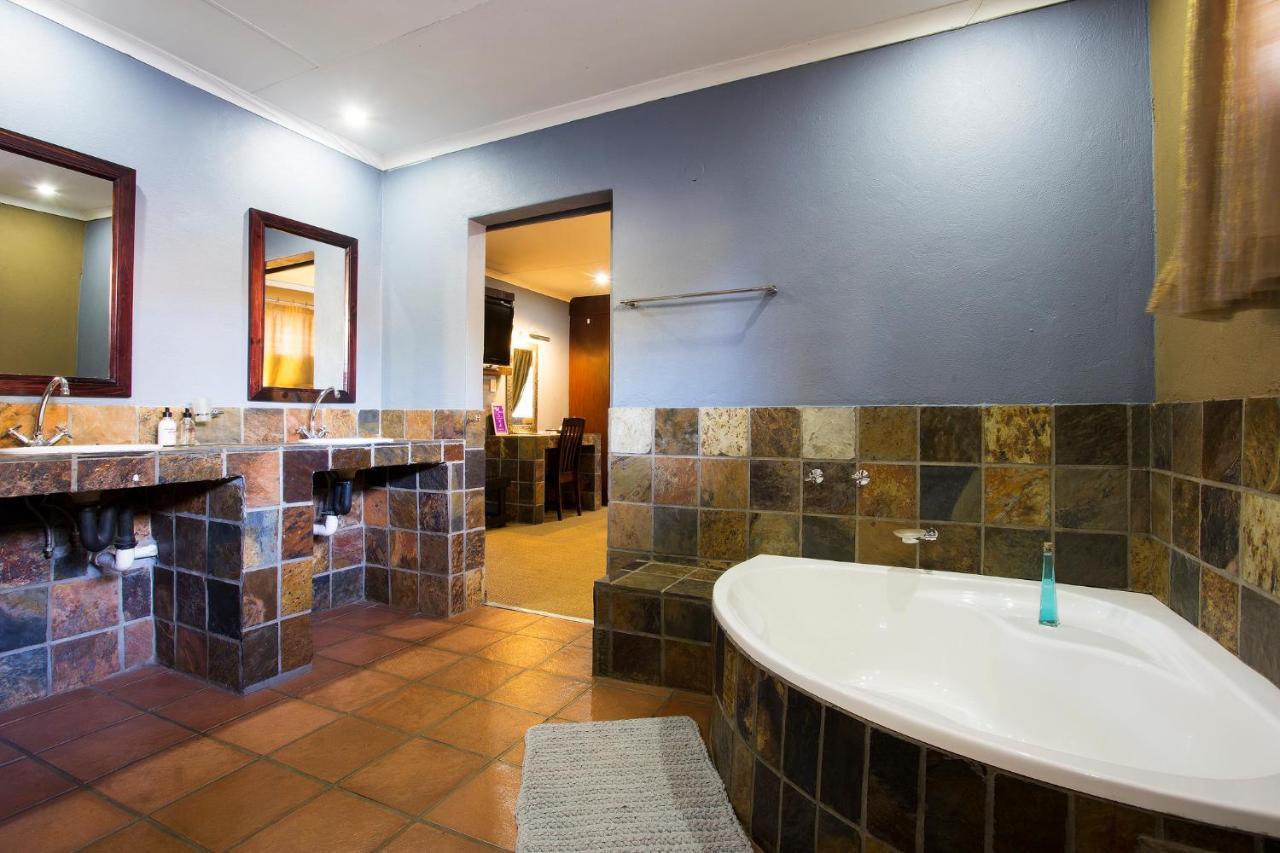 Purple Gecko Guest House Lydenburg Ngoại thất bức ảnh
