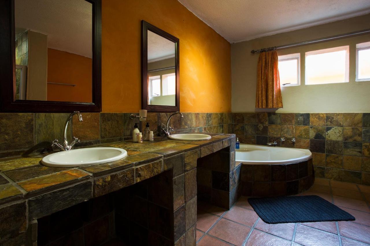 Purple Gecko Guest House Lydenburg Ngoại thất bức ảnh
