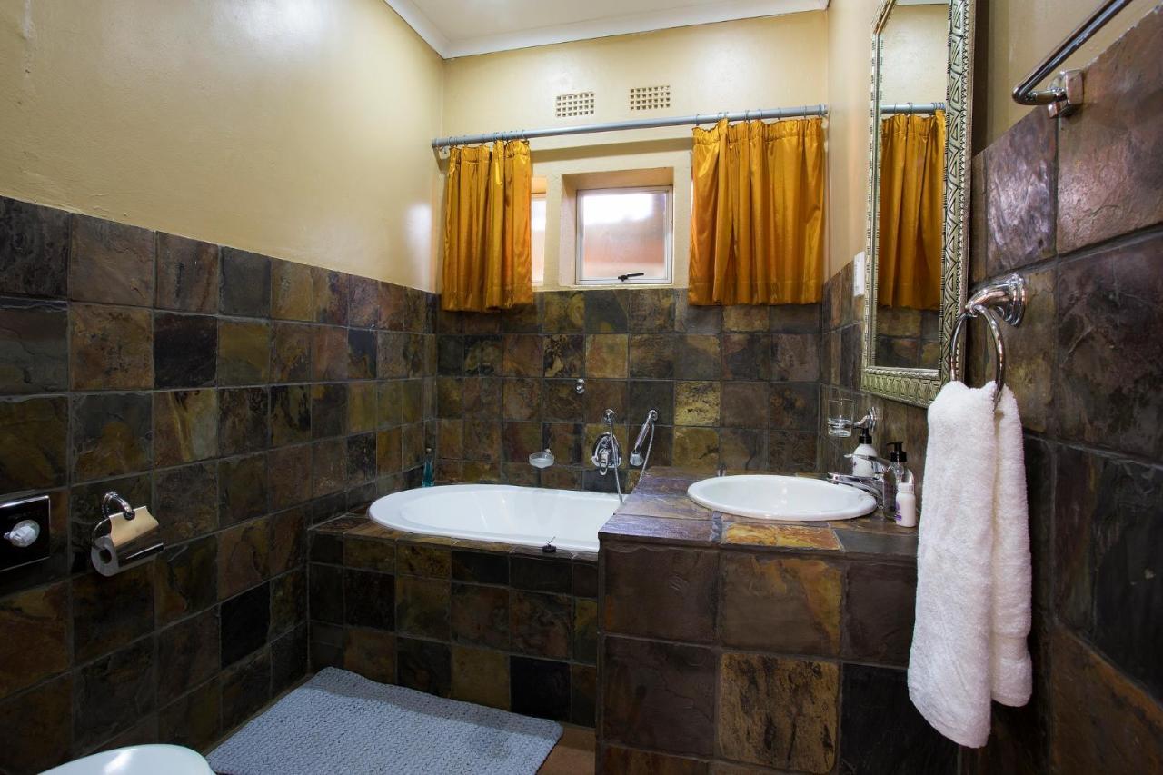 Purple Gecko Guest House Lydenburg Ngoại thất bức ảnh